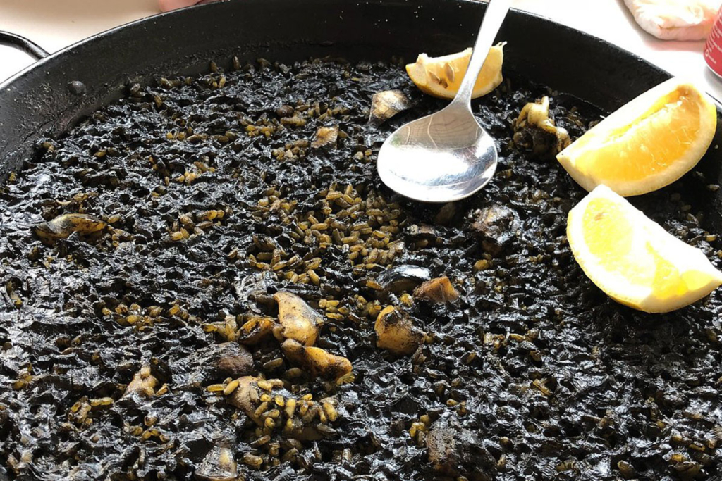 De bares por la costa de Alicante, Isla de Tabarca, arroz negro